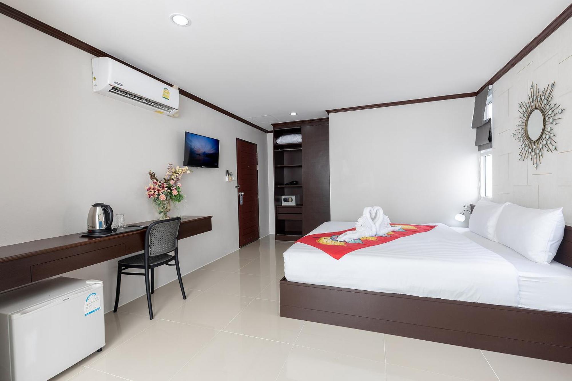 The Chic Patong Hotel Стая снимка