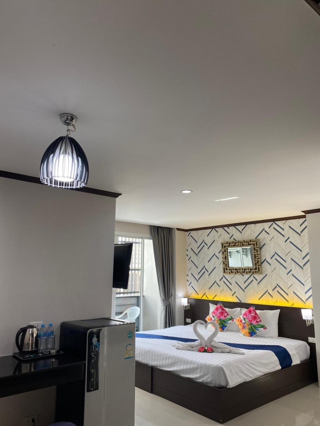 The Chic Patong Hotel Стая снимка