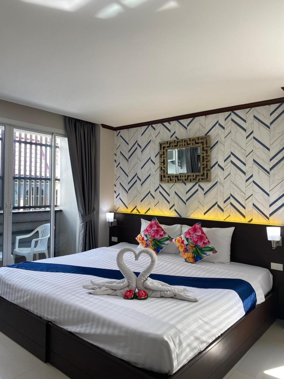 The Chic Patong Hotel Стая снимка