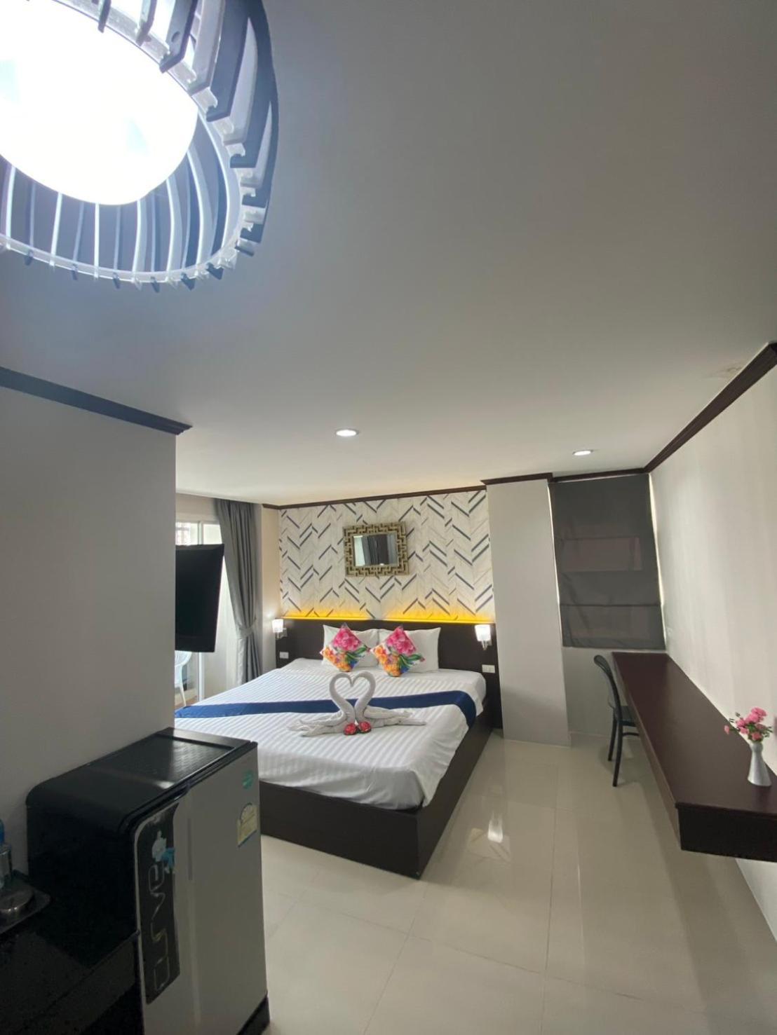 The Chic Patong Hotel Стая снимка