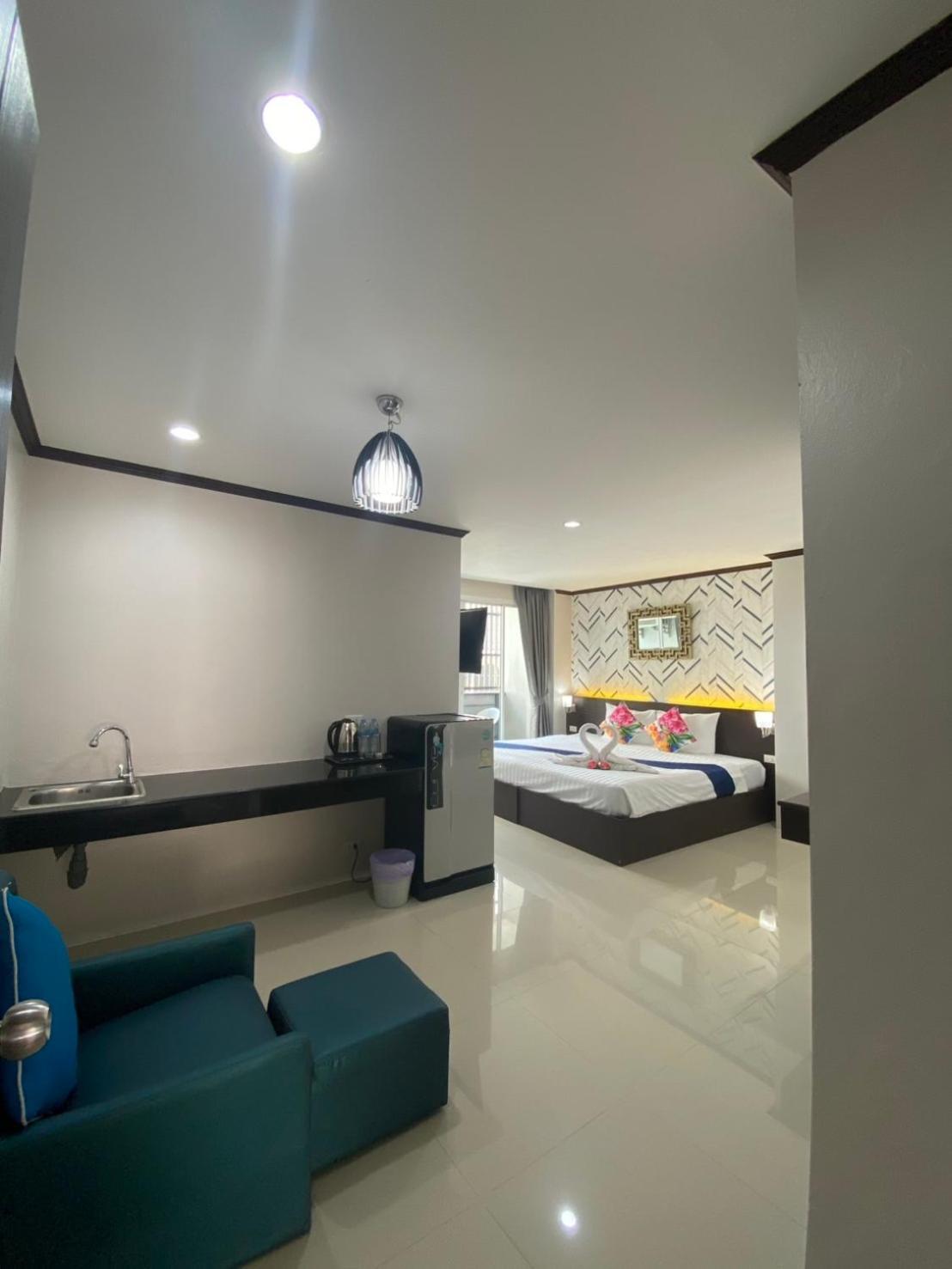 The Chic Patong Hotel Стая снимка