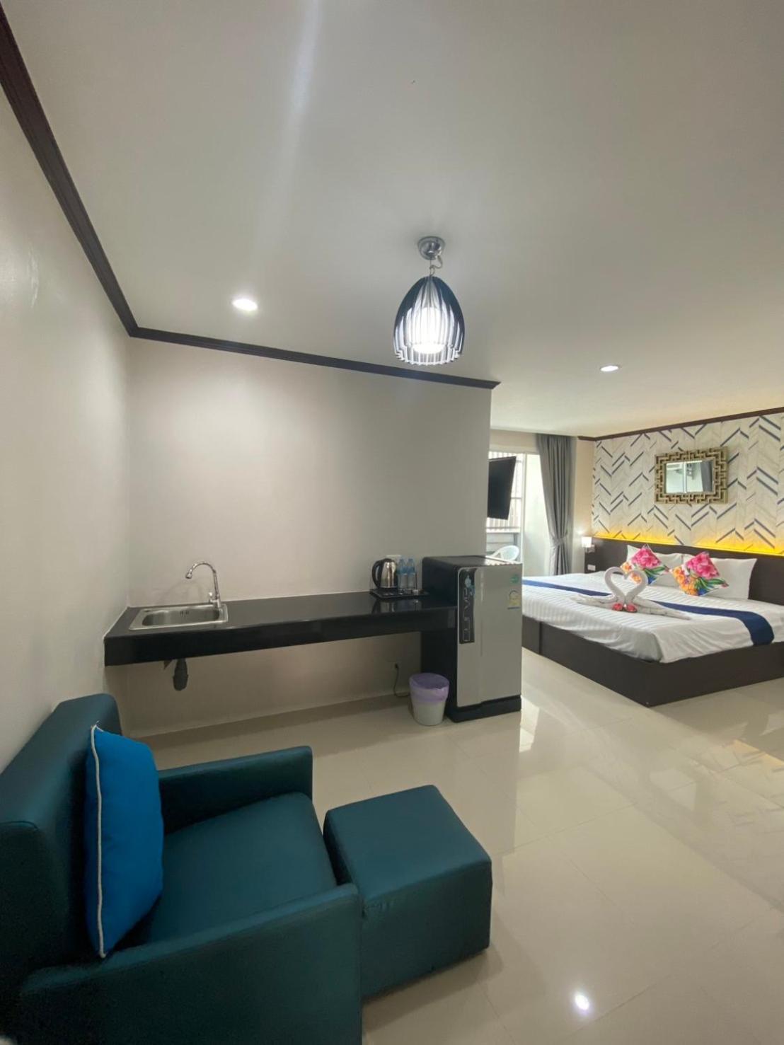 The Chic Patong Hotel Стая снимка